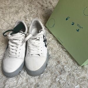 Off white vulcanized